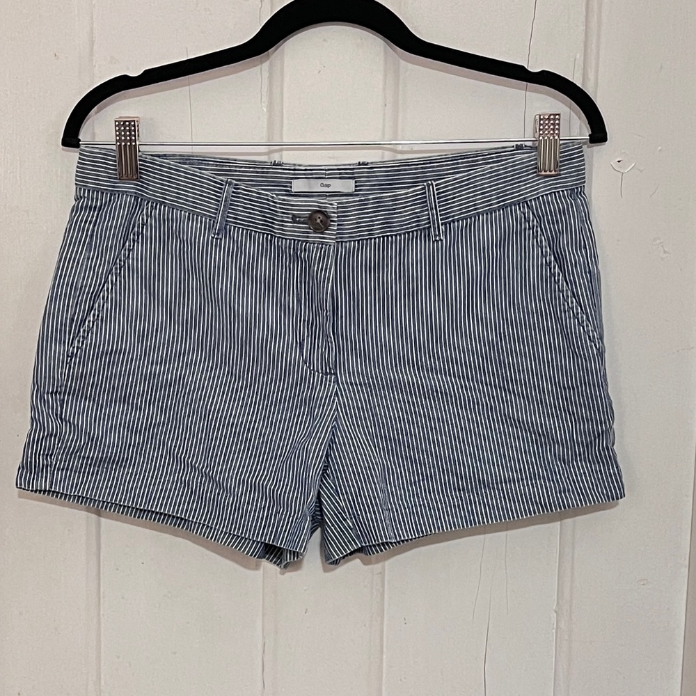 Gap Seersucker shorts, women’s size 4